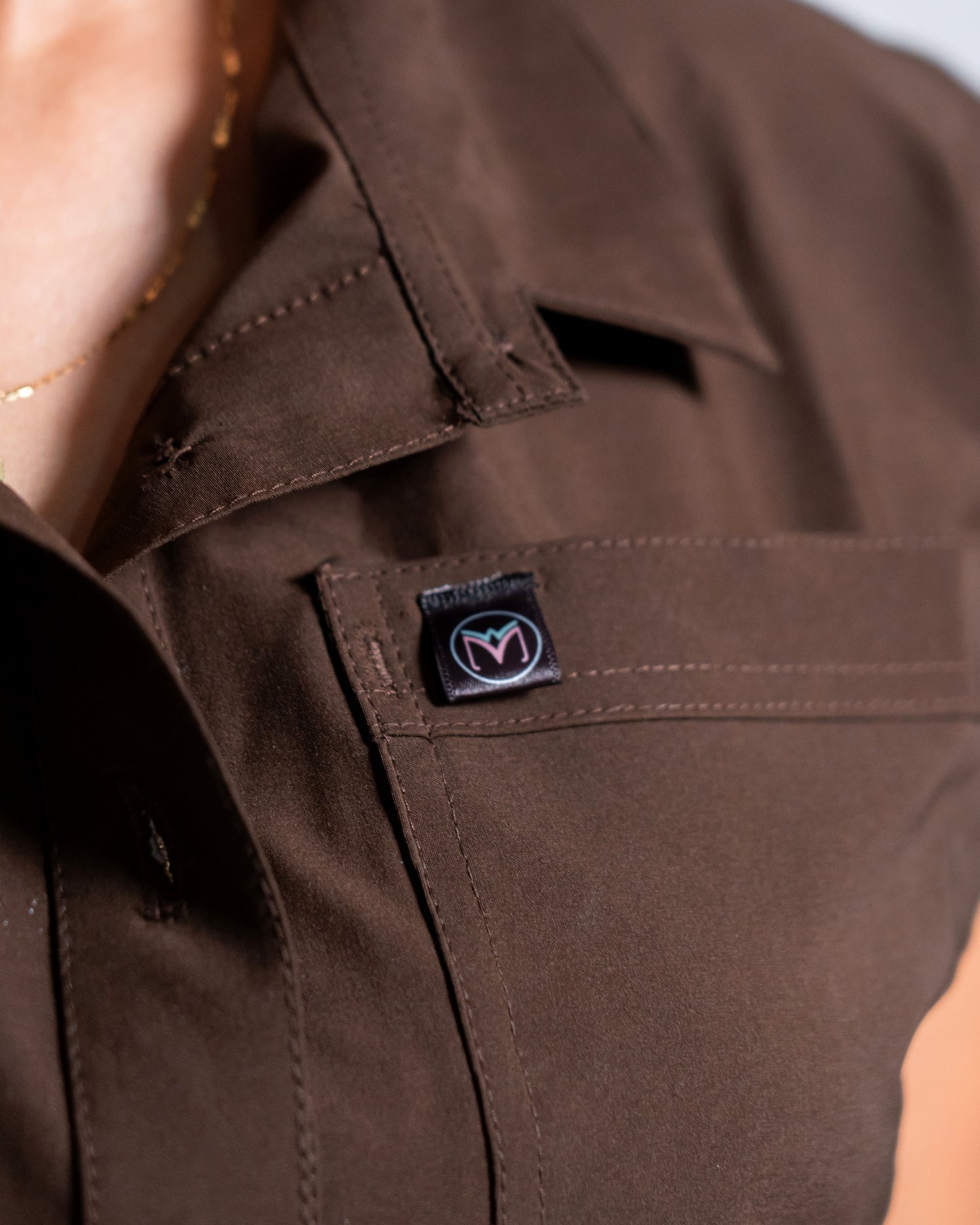 CAOBA - Uniforme médico antifluido que te acompaña todo el turno